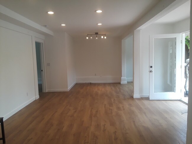 Building Photo - 1405 Talmadge St
