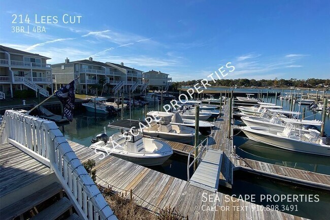 Building Photo - LUXURY Waterfront Townhome located on the ...