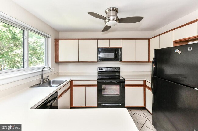 Building Photo - 11729 Summerchase Cir