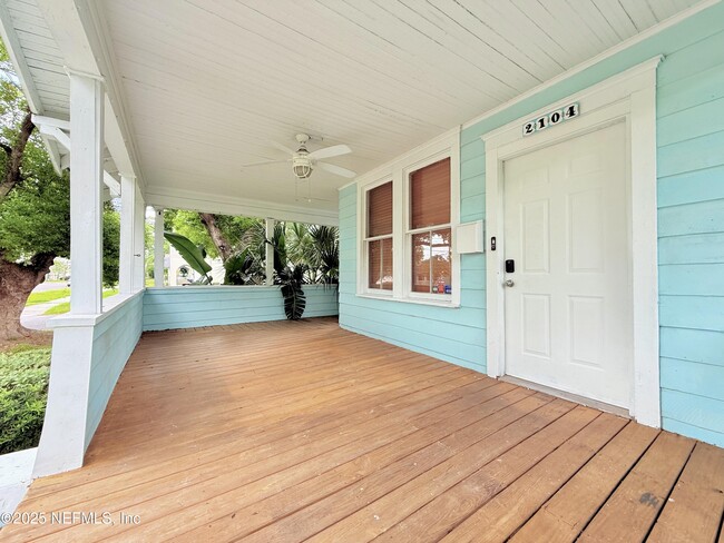 Foto del edificio - 2104 Gilmore St