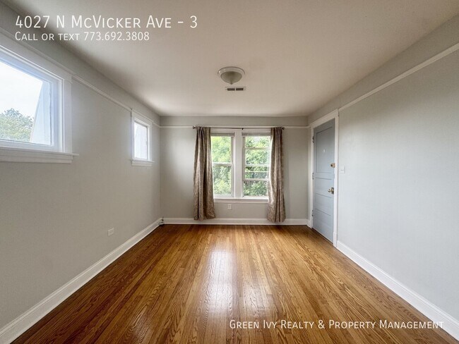 Foto del edificio - 4027 N McVicker Ave