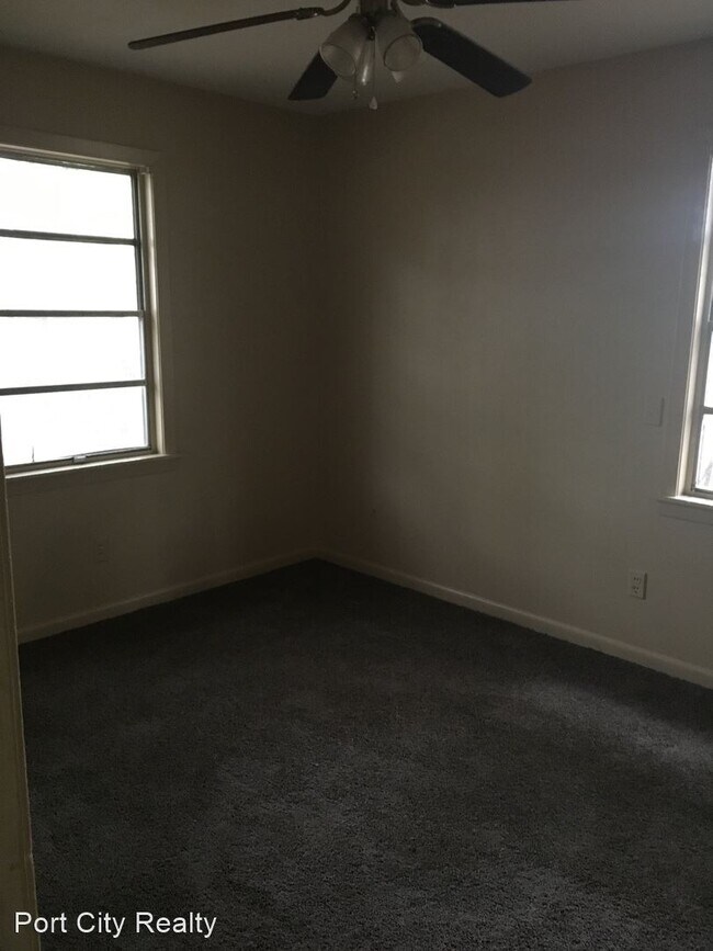 Building Photo - 3 br, 1 bath House - 3222 Desoto St.