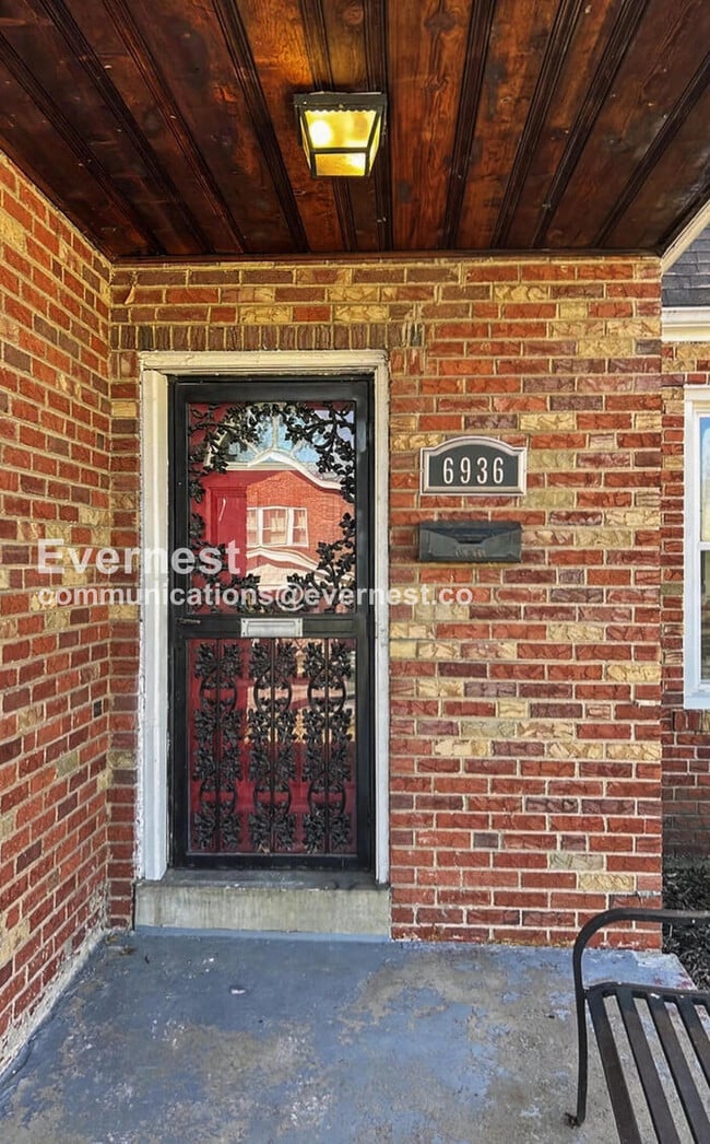Building Photo - University City Charm Meets Modern Comfort / 4 Beds & 2 Baths / Available Now!