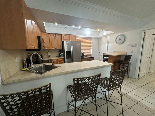 Foto del edificio - 740 NE 37th St