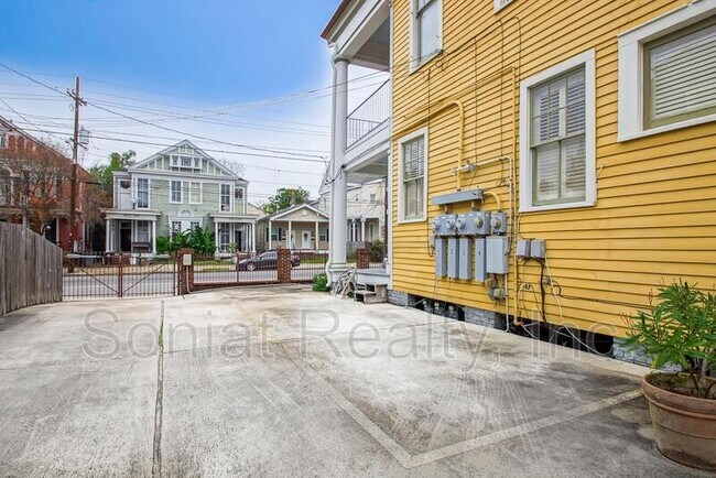 Building Photo - 1722 Jackson Ave