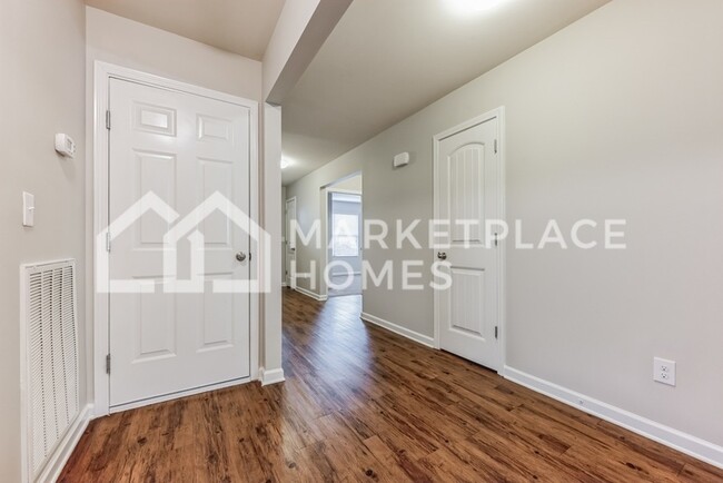 Building Photo - 2044 Laurel Lake Dr