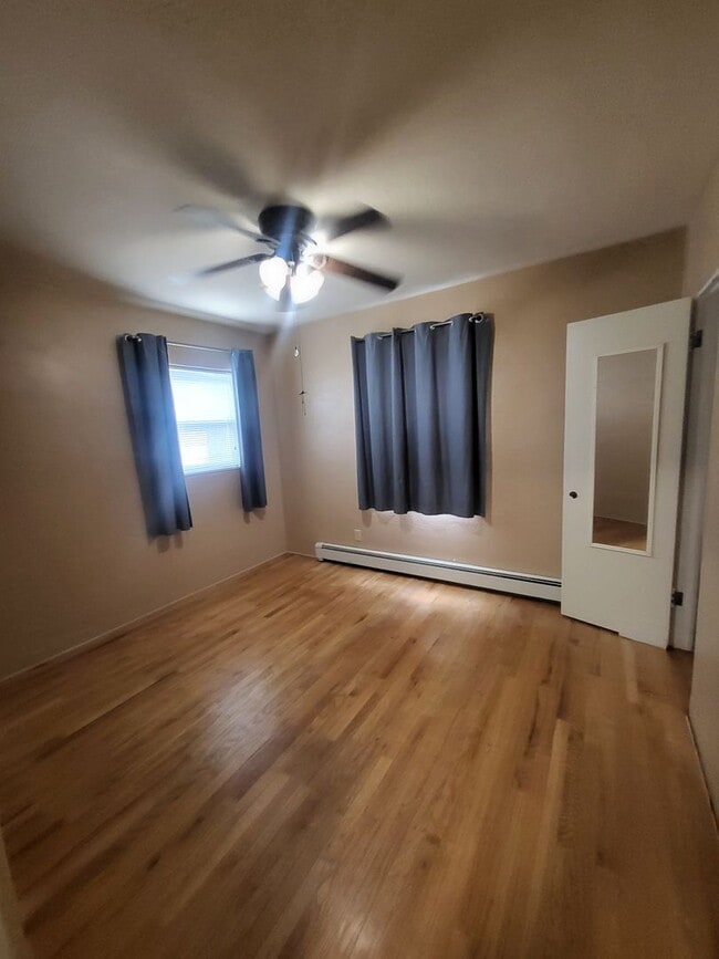 Building Photo - Adorable Nob Hill  3 bedroom 2  bath