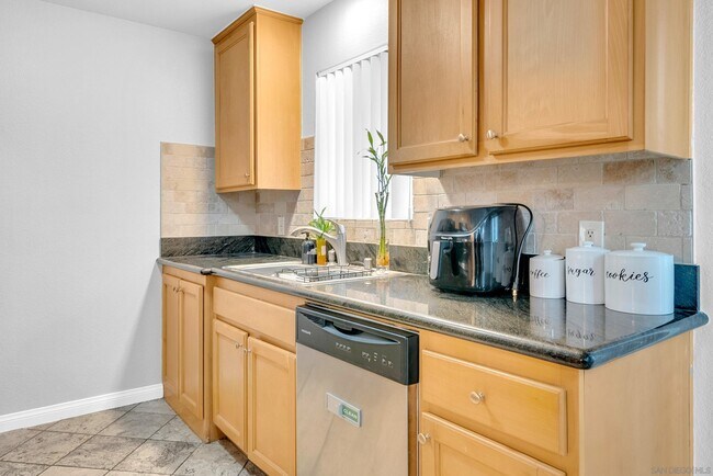 Building Photo - 9860 Dale Ave