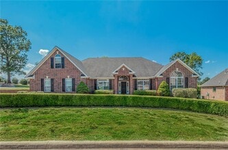 Building Photo - 110 W Champions Blvd
