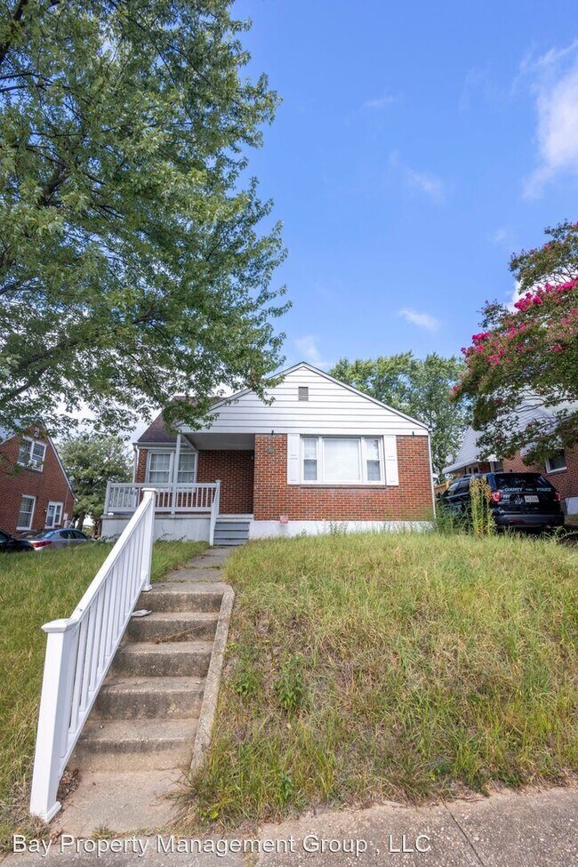 Building Photo - 5 br, 3.5 bath House - 1804 Weyburn Rd