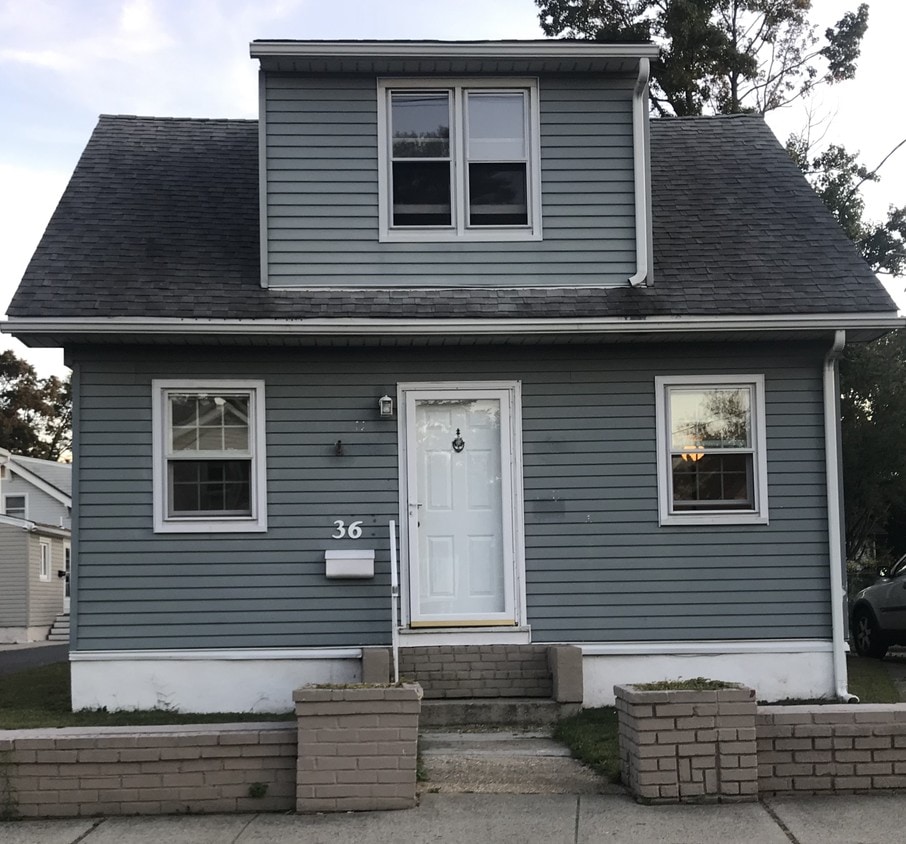 36 Center Ave, Keansburg, NJ 07734 House for Rent in Keansburg, NJ