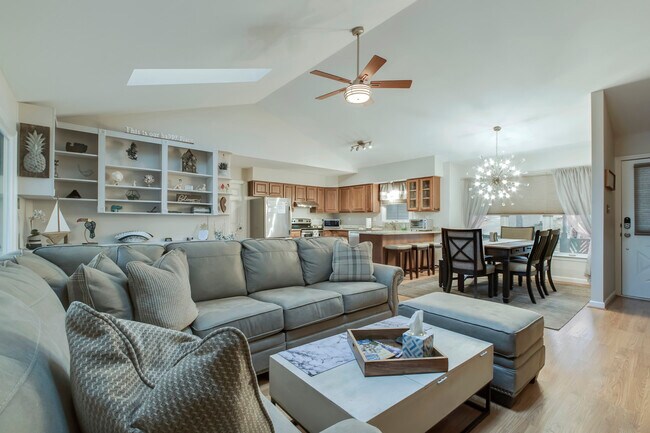 Building Photo - 216 Village Square