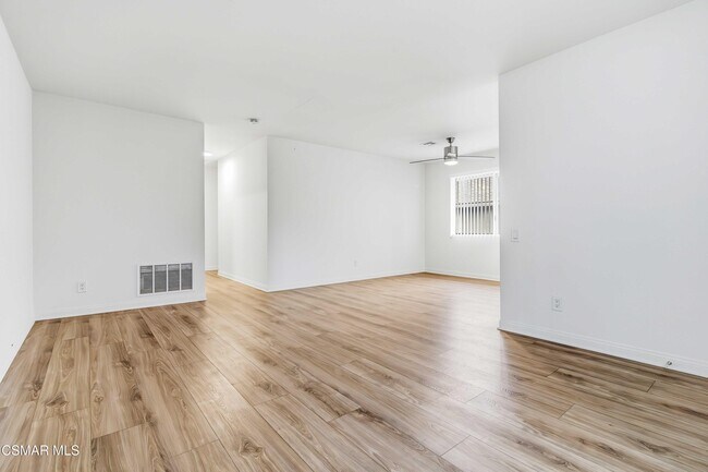 Building Photo - 2678 La Paloma Cir