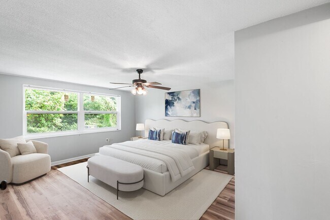 Foto del edificio - 7913 Raintree Dr