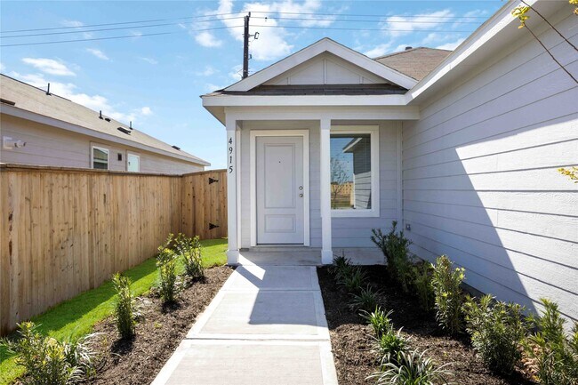 Foto del edificio - 4915 Esperanza Ter Dr