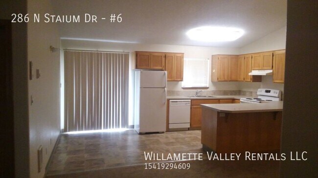 Building Photo - Duplex across from WOU
