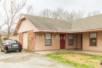 Building Photo - 1421 W Lillian St