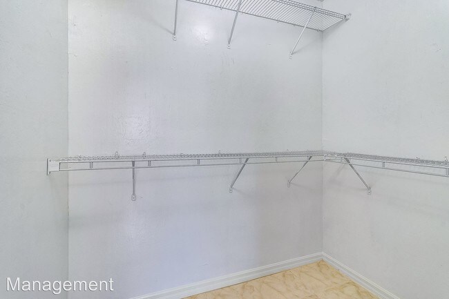 Building Photo - 3 br, 2 bath House - 1114 Hudson Street E