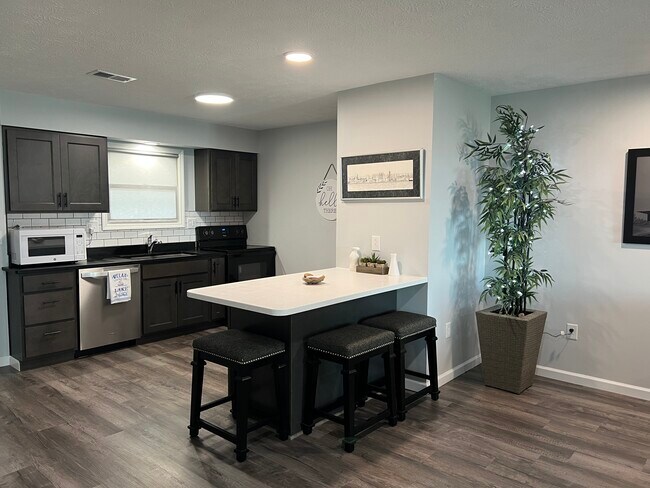 Foto del edificio - 3302 Baer Beach Rd