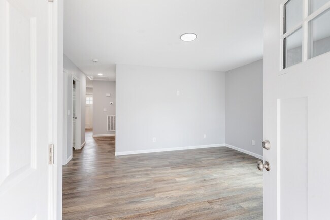 Foto del edificio - 6900 Seaver Dr NW