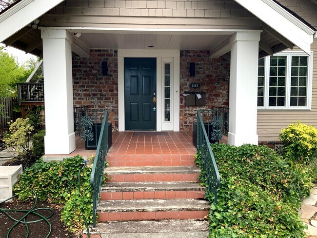 Foto del edificio - 1 Bedroom Bungalow in Downtown Eugene