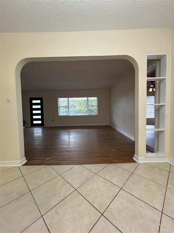 Foto del edificio - 2899 E Crooked Lake Dr