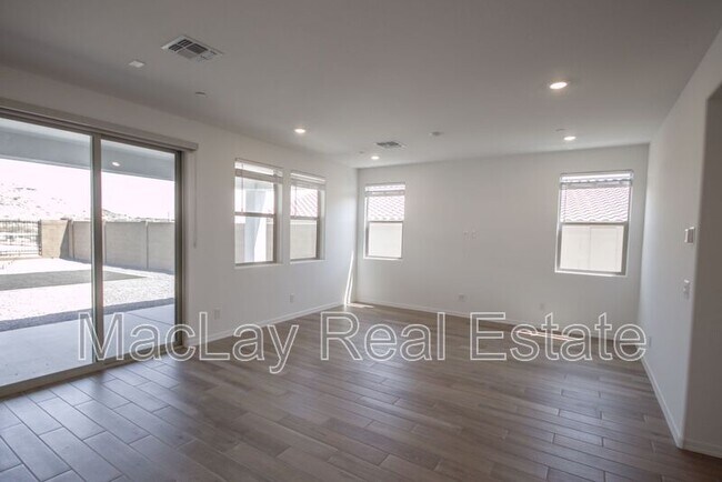 Foto del edificio - 21326 W Roanoke Ave