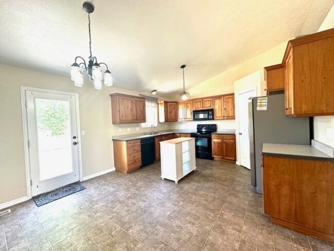 Building Photo - 1043 Hyrum Blvd
