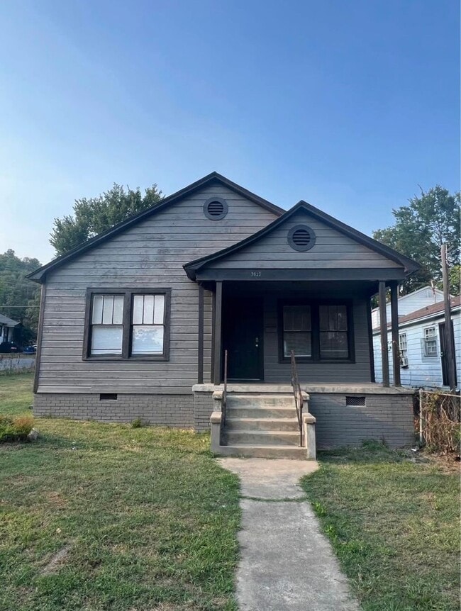 Building Photo - 2023 W Short 17th St