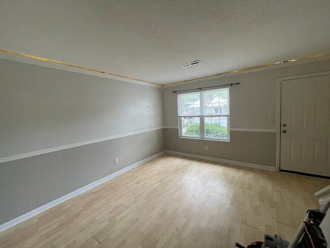 Building Photo - 507 Stinson Dr