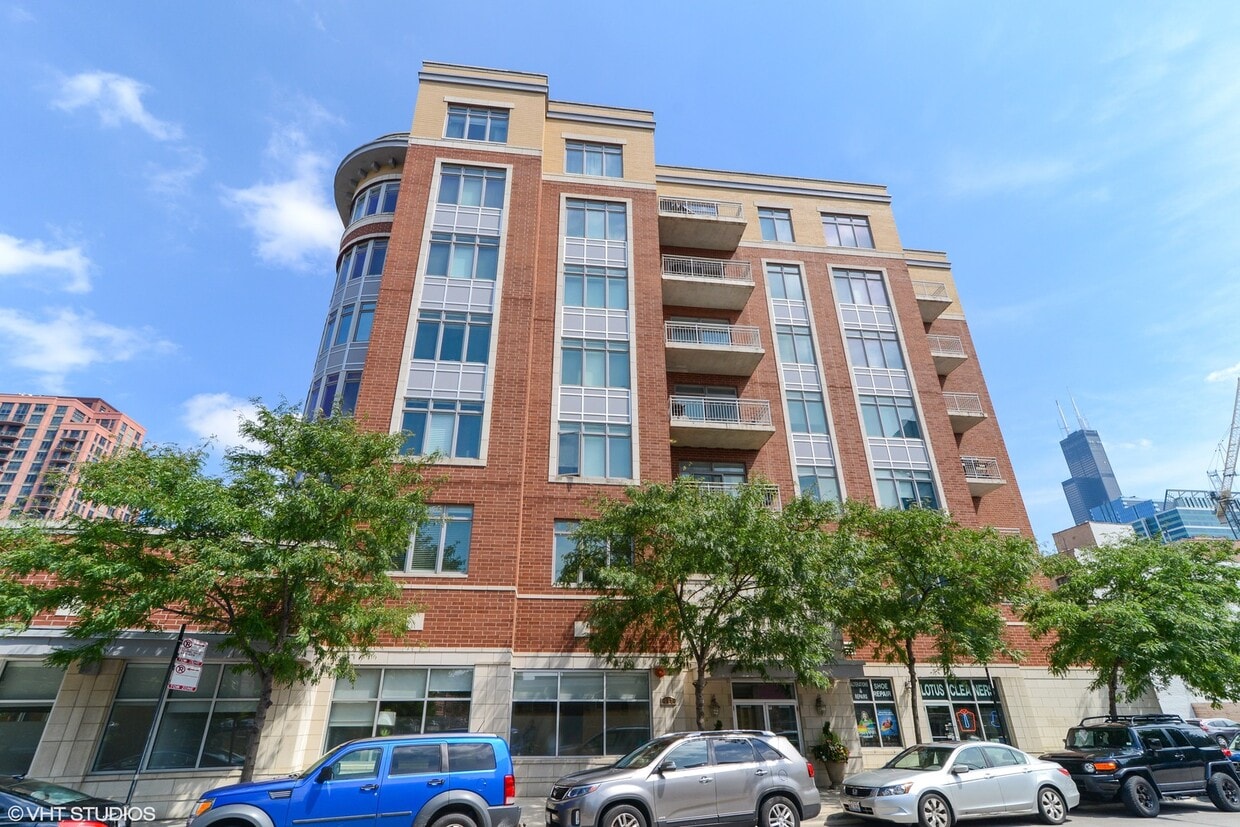 Building Photo - 657 W Fulton St