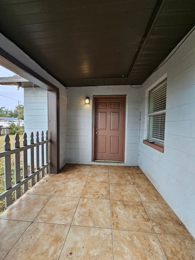 Foto del edificio - Adorable 2 Bedroom 1 Bath Home in Lakeland...