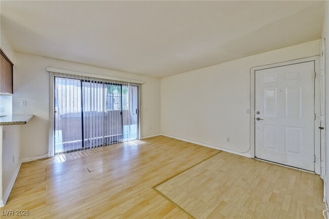 Foto del edificio - 7200 W Pirates Cove Rd