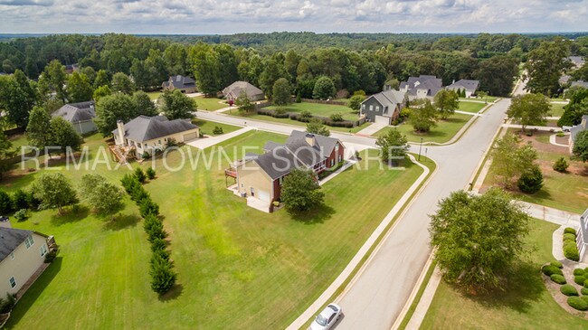 Building Photo - Beautiful brick front ranch