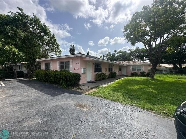 Building Photo - 3791 Riverside Dr