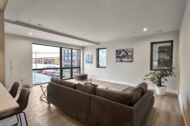 Foto del edificio - 503 E Pershing Rd