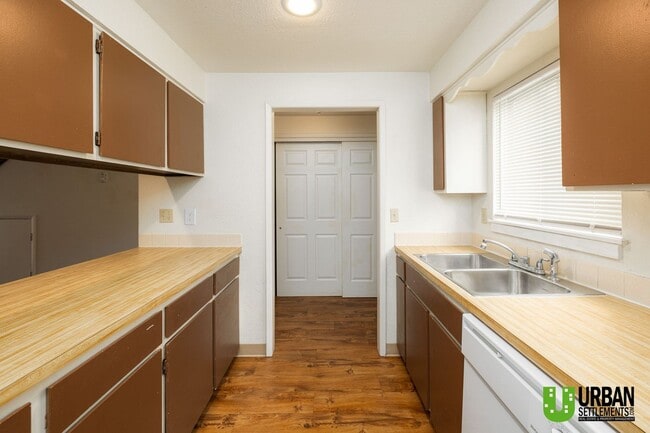 Building Photo - 3137 E 29th Ave