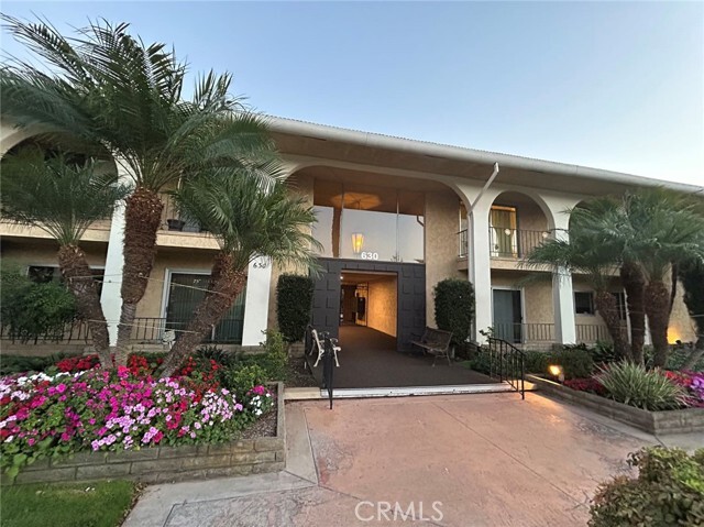 Foto principal - 630 W Huntington Dr