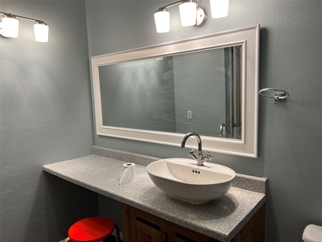 Building Photo - 8100 Cambridge St