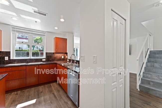 Foto del edificio - 300 W Beech St