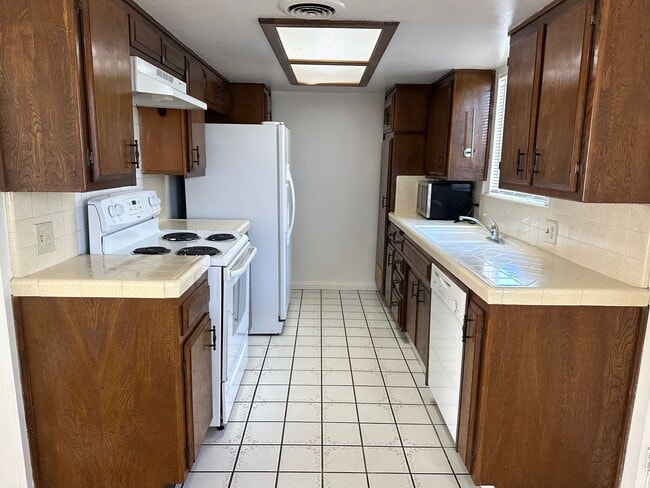 Building Photo - 3333 El Encanto Ct