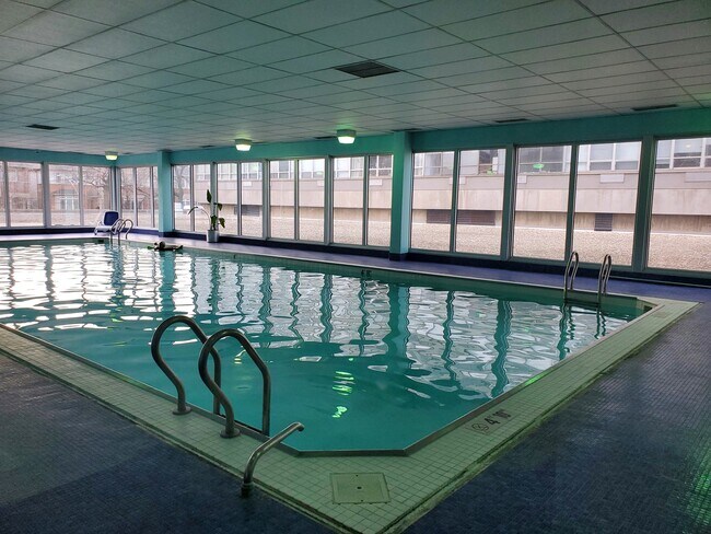 Indoor Pool - 4800 S Chicago Beach Dr