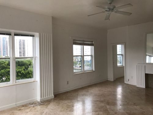 Building Photo - 2421 Lake Pancoast Dr