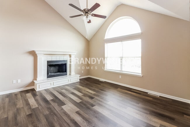 Building Photo - 1205 Deena St