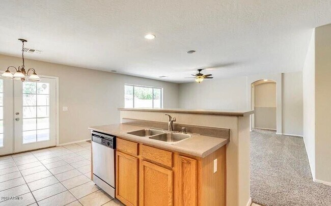 Foto del edificio - 15340 W Laurel Ln