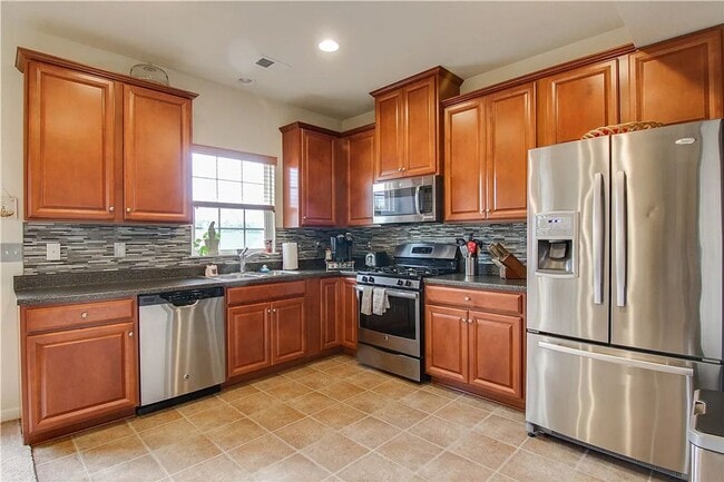 Building Photo - 506 Broadmore Ln