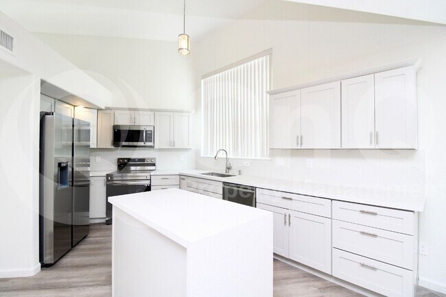Foto del edificio - 14646 N 90th Dr