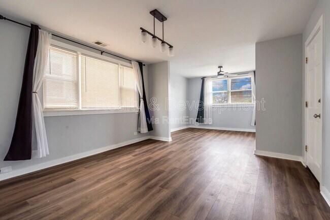 Foto del edificio - 2928 N Ridgeway Ave