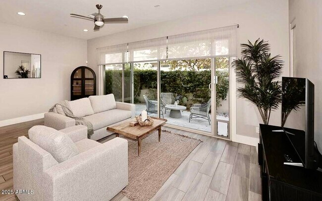 Building Photo - 7464 E Paraiso Dr