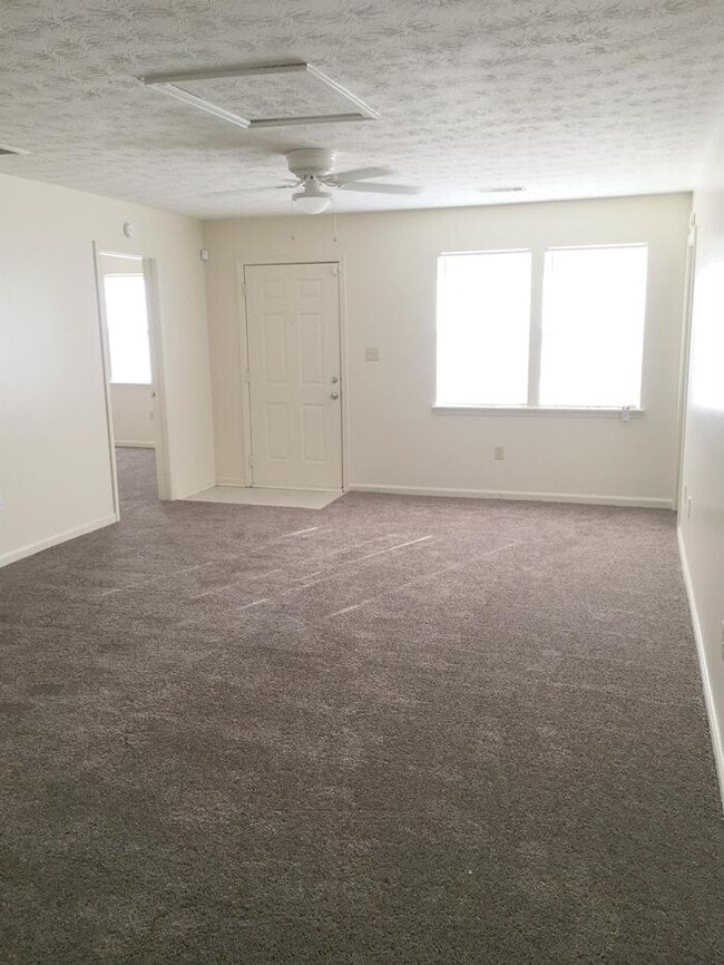 Building Photo - 200 Big Oak Cir